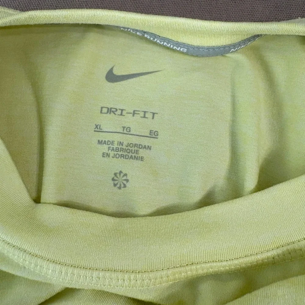 Nike Shirt Mens Size XL Yellow Dri-Fit Running Long Sleeve Activewear Gym Active